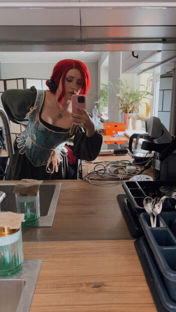 Ezy Summers Cosplay