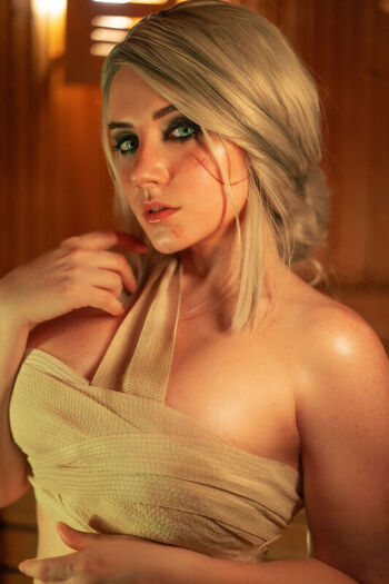 Ezy Summers Cosplay