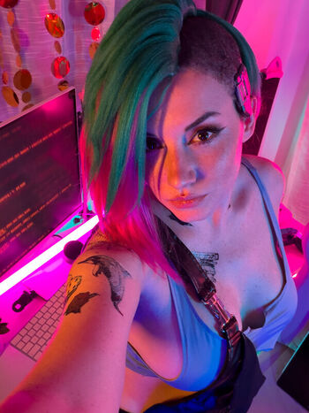 Ezy Summers Cosplay