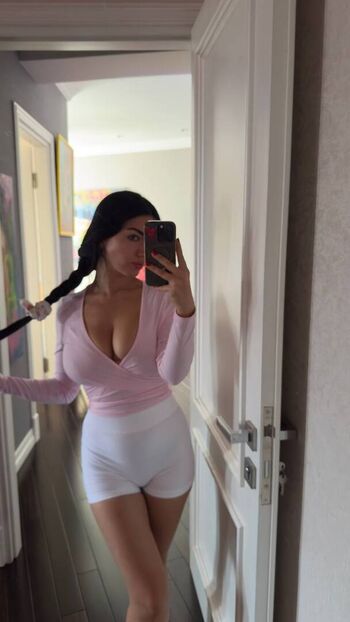Full leaked Fainazuckerman private photo