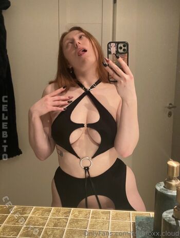 Full leaked Fairyfoxx page private photo