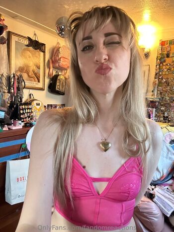 Full leaked Fandomreactions private photo
