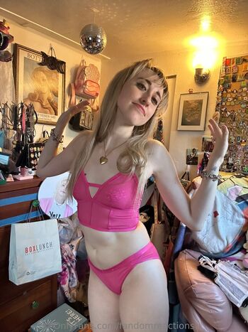 Full leaked Fandomreactions private photo