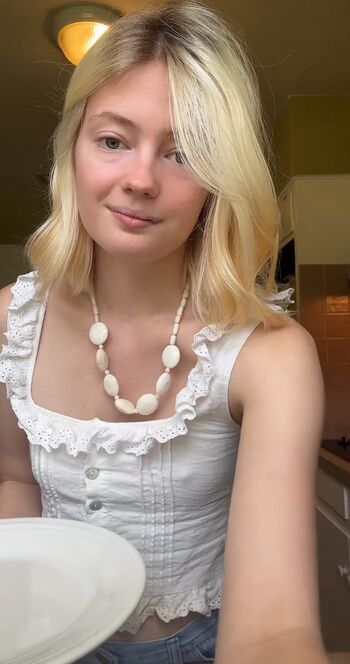 Full leaked Fangbarbie private photo