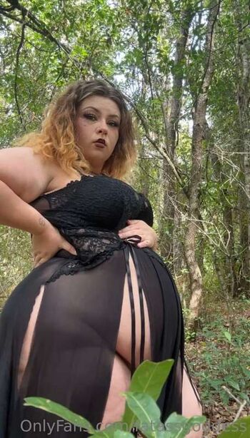 Full leaked Fat ass goddess private photo