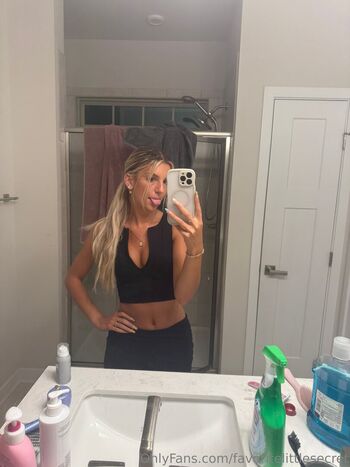 Full leaked Favoritelittlesecret private photo
