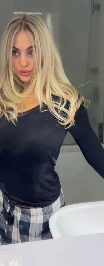 Full leaked Fayehanson private photo