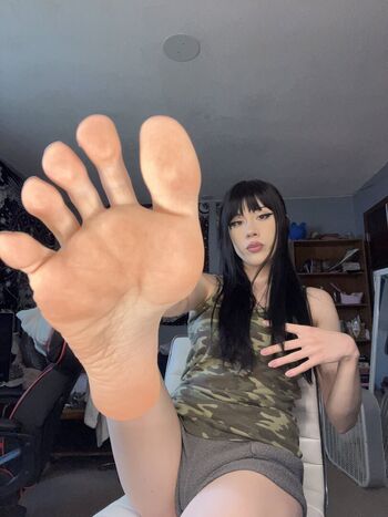 Full leaked Feet up private photo