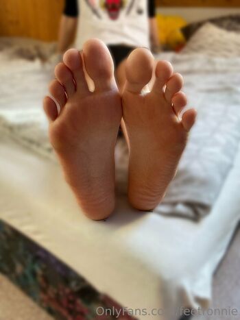 Full leaked Feetronnie private photo