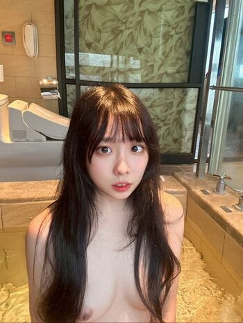 Full leaked Fei model food page private photo