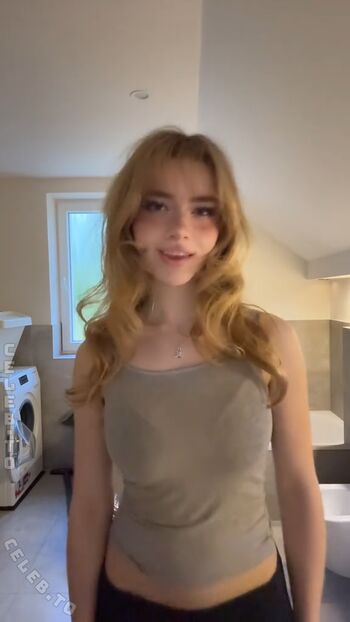 Full leaked Felinenyaa private photo