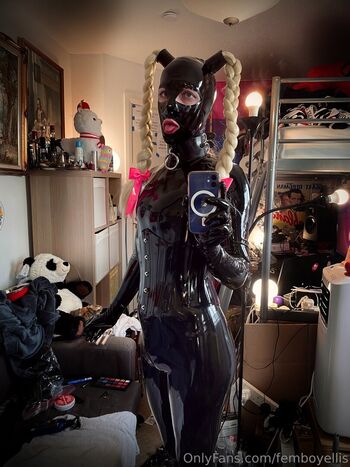 Full leaked Femboyellis private photo