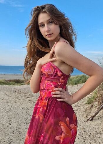 Full leaked Fenne model holland page private photo