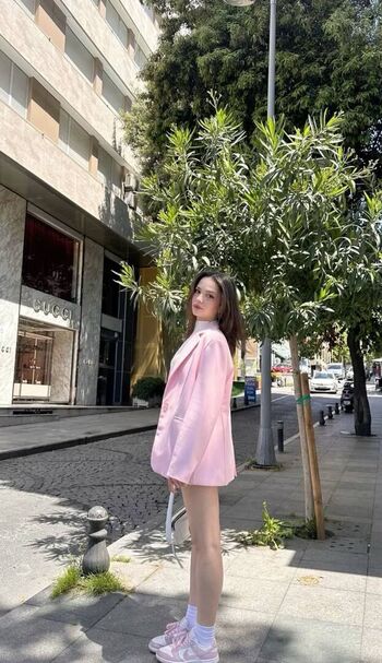Full leaked Feride zdin private photo