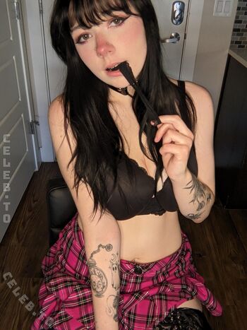 Full leaked Flowerbrat private photo