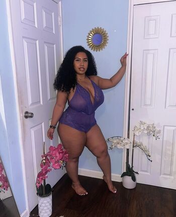 Full leaked Forevercurlybri private photo