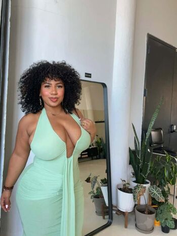 Full leaked Forevercurlybri private photo
