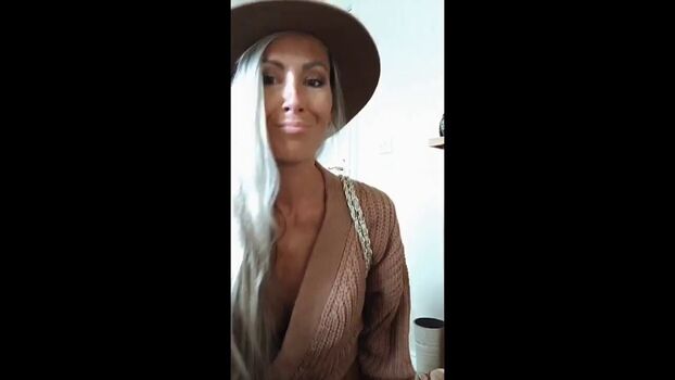 Full leaked Foxyboots private photo