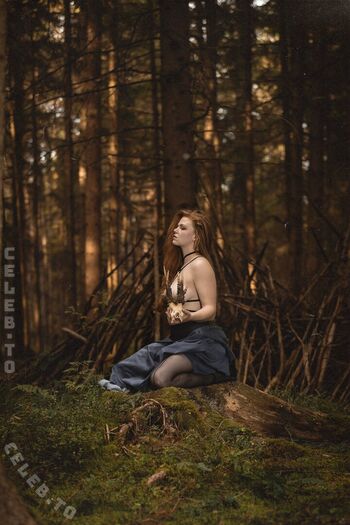 Full leaked Foxydirndl private photo