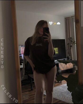 Full leaked Foxynxdes private photo