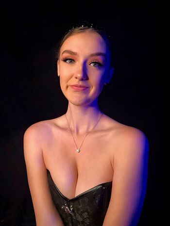 Full leaked Foxyopheliaa private photo