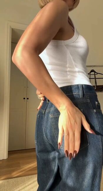 Full leaked Frankie bridge private photo