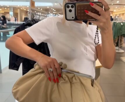 Full leaked Frankie bridge private photo