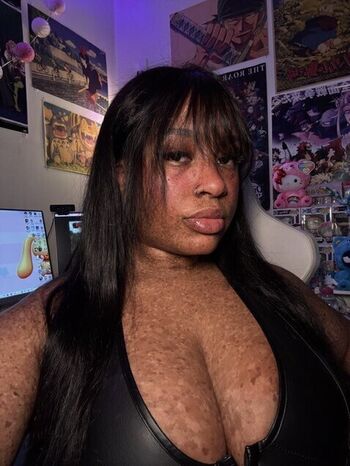 Full leaked Freckledn private photo