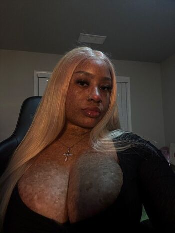 Full leaked Freckledn private photo