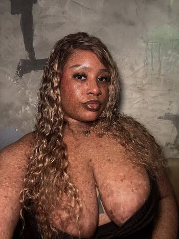 Full leaked Freckledn private photo