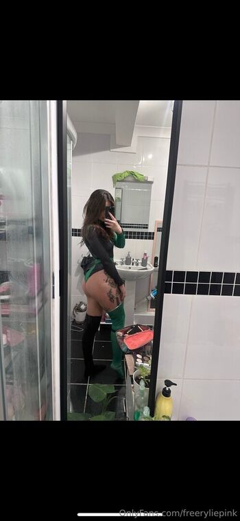 Full leaked Freeryliepink page private photo