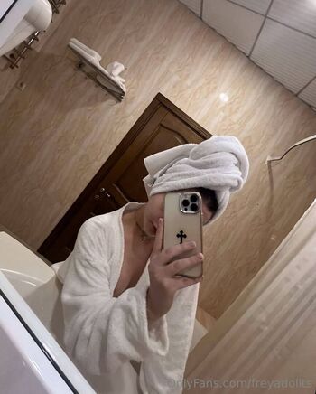 Full leaked Freyadollts private photo