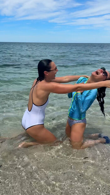 Full leaked Gal gadot private photo