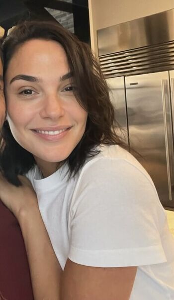 Full leaked Gal gadot private photo