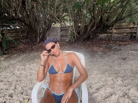 Full leaked Genesis rodriguez private photo