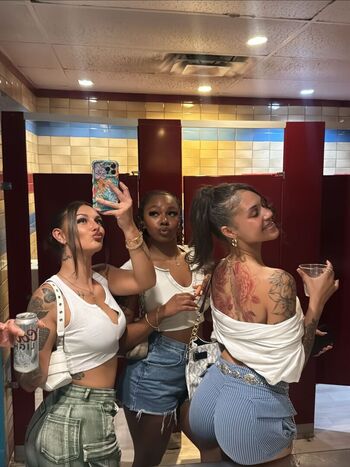 Full leaked Giavannanmoore page private photo