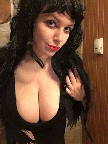 Full leaked Goth lilith private photo