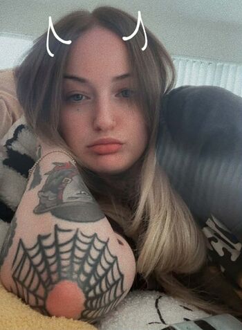 Full leaked Goth queen private photo