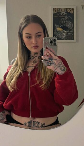 Full leaked Goth queen private photo