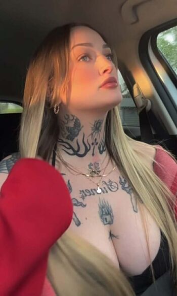 Full leaked Goth queen private photo