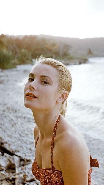 Full leaked Grace kelly private photo