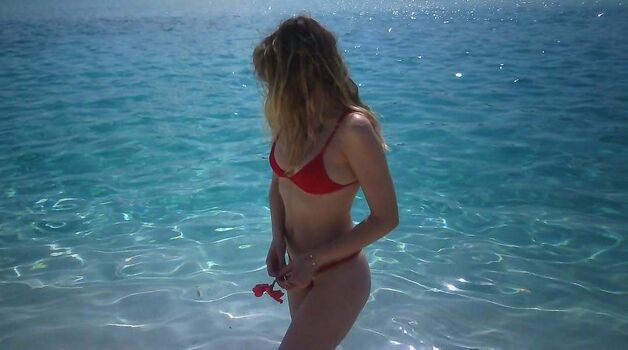 Grace Van Dien