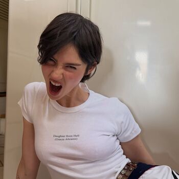 Full leaked Gracie abrams private photo