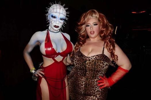 Full leaked Gwen adora private photo