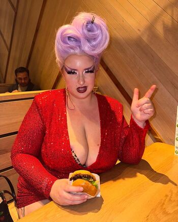 Full leaked Gwen adora private photo