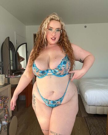 Full leaked Gwen adora private photo