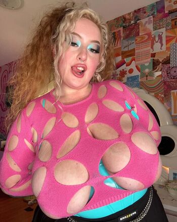 Full leaked Gwen adora private photo