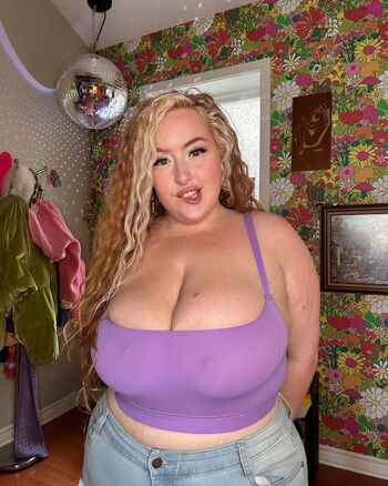 Full leaked Gwen adora private photo