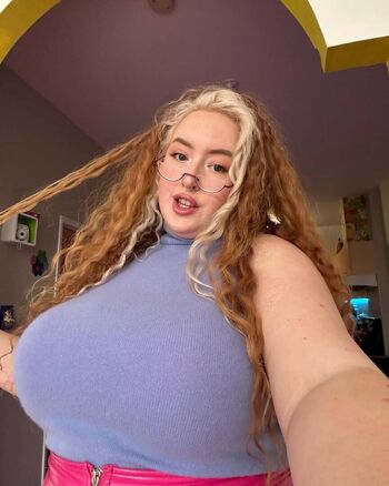 Full leaked Gwen adora private photo
