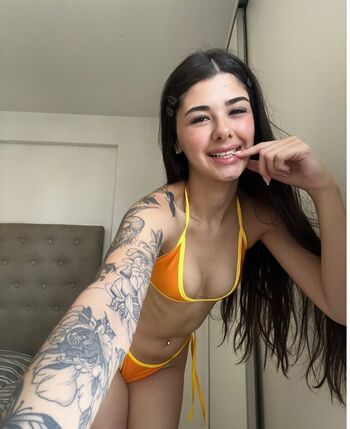 Full leaked Gweniiee private photo